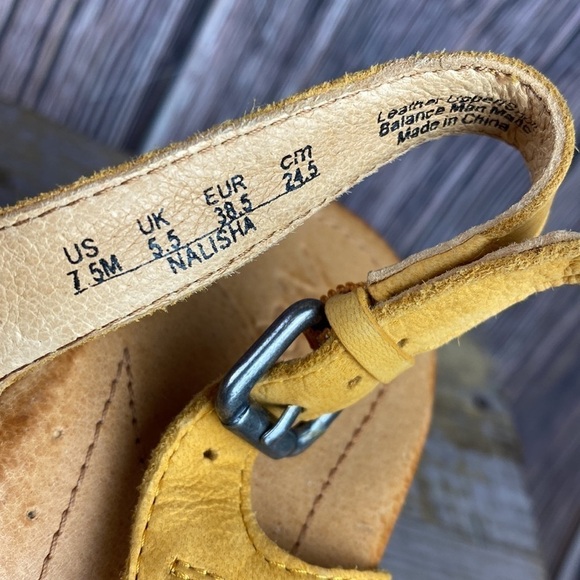 Naya Nalisha Mustard Yellow Leather Sandals- Size 7.5 - Picture 12 of 14